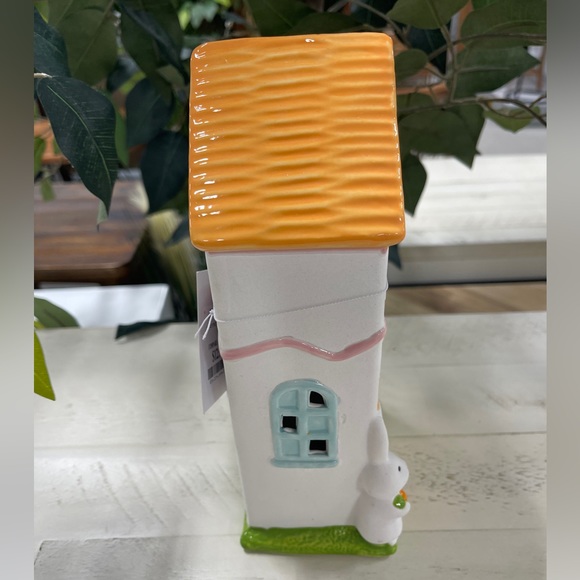 Cupcakes and Cashmere Easter Bunny Light Up Ceramic House NwT - Picture 6 of 6